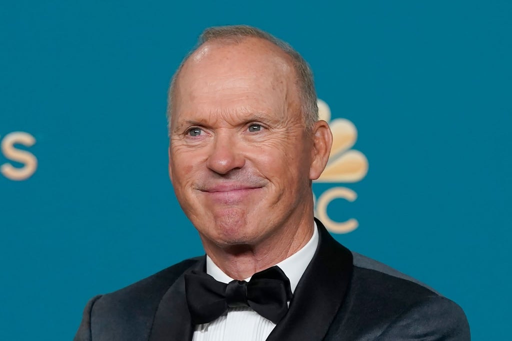 Michael Keaton agiert als „Presenter“.