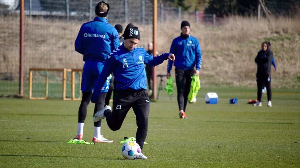 Baris Atik beim Training am Donnerstag vor dem Spiel gegen den 1. FC Nürnberg: Der Vizekapitän vom 1. FC Magdeburg hat einen festen Platz in der Startelf von Christian Titz.