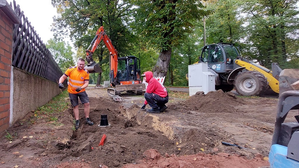 Bereits 2023 wurde in der Bornschen Straße gebuddelt, hier gerade auf einem der Fußwege.
