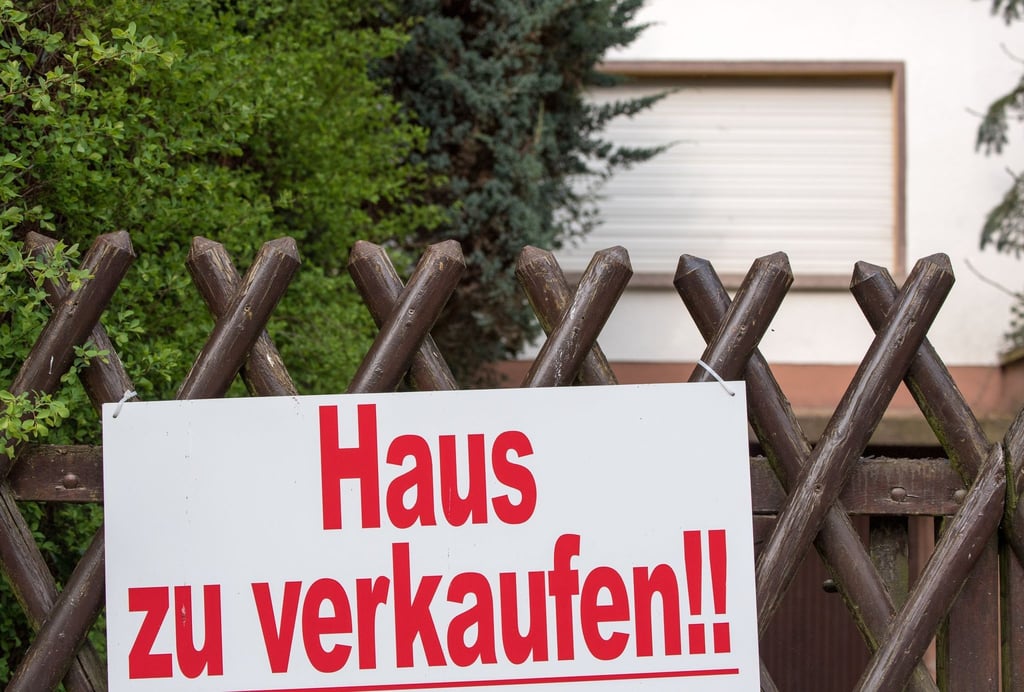 Wer einen Altbau erwerben möchte, sollte auf Nummer sicher gehen: VPB gibt den Tipp, vom Verkäufer alle relevanten Dokumente wie Baupläne und Genehmigungen einzuholen.