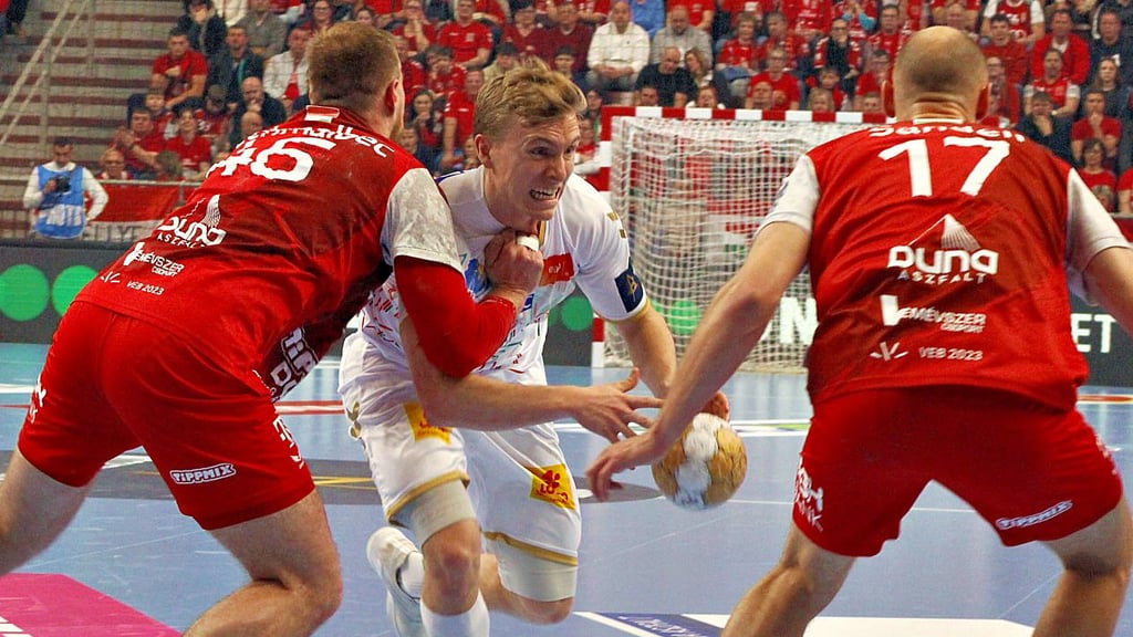 Gisli Kristjansson muss mit dem SCM nach dem 30:28-Sieg in Veszprém auf den Viertelfinal-Gegner der Champions League warten.