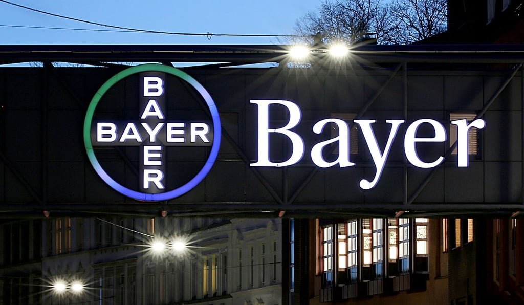 Glyphosat wurde vom amerikanischen Agrarchemieunternehmen Monsanto entwickelt, das von Bayer 2018 für mehr als 60 Milliarden Dollar übernommen wurde.