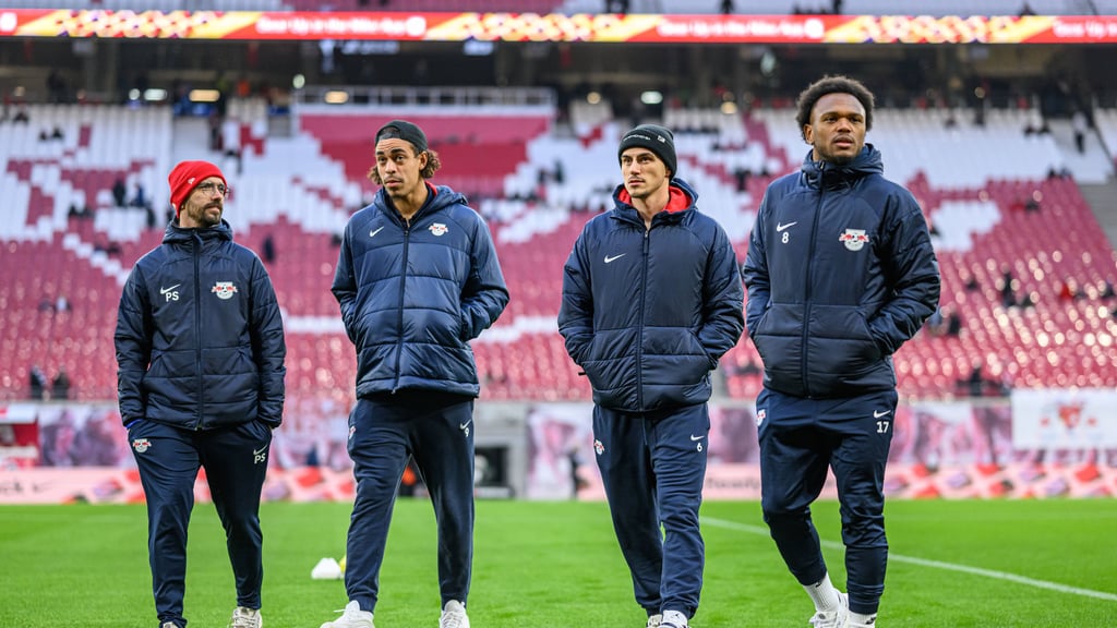 Dürfen von beginn an spielen: Yussuf Poulsen, Eljif Elmas und Lois Openda (2v.l.n.r.)