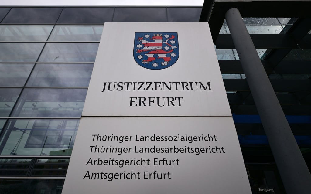 Das Justizzentrum in Erfurt. Hier haben das Thüringer Landessozialgericht, das Thüringer Landesarbeitsgericht, das Arbeitsgericht Erfurt, das Amtsgericht Erfurt und die Staatsanwaltschaft Erfurt ihren Sitz.