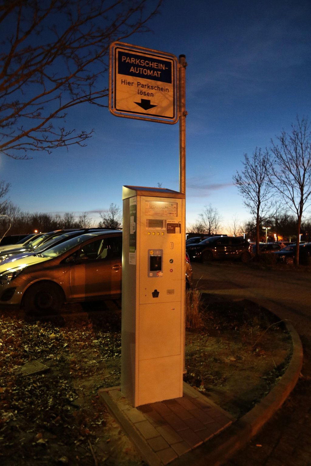 An diesen Automaten auf dem Parkplatz der Getec-Arena können Parkscheine gelöst werden.