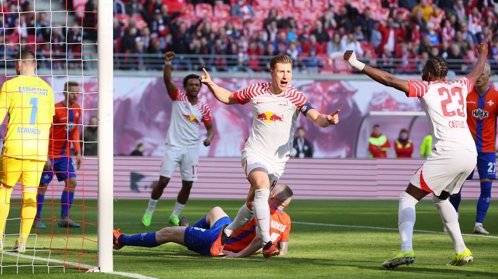 Tor erzwungen: Willi Orban gegen Darmstadt.