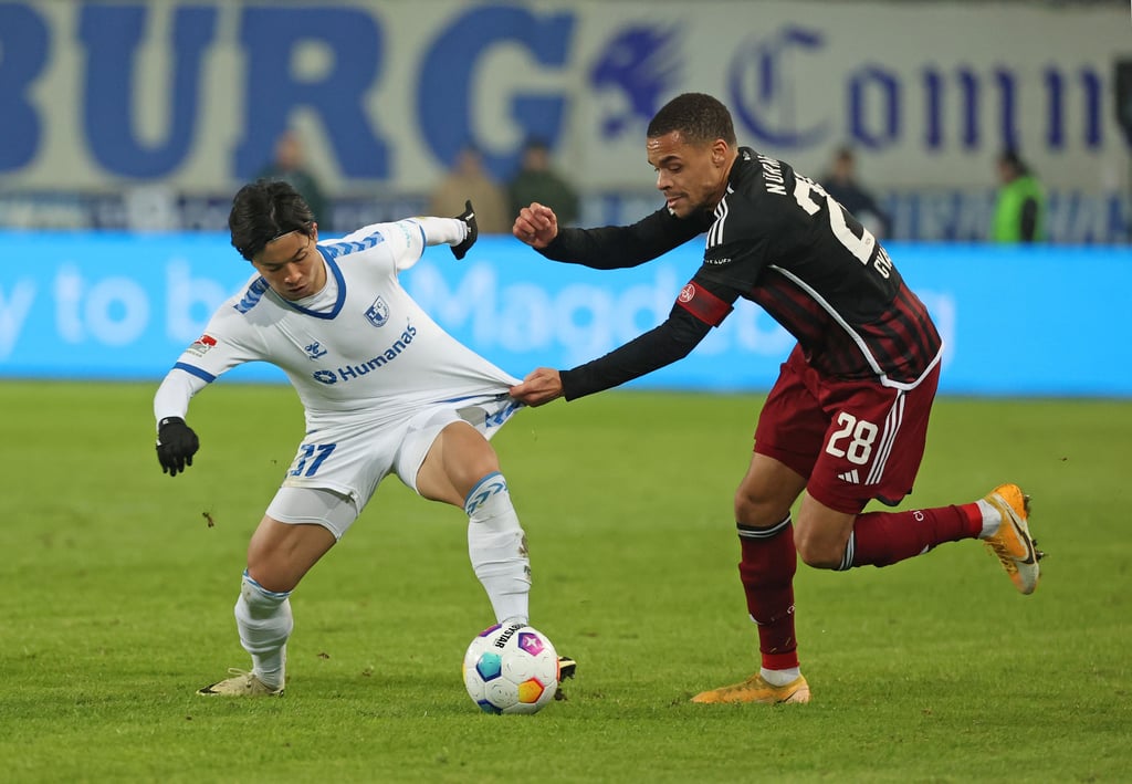 Verlor 0:1 mit dem FCM: Tatsuya Ito (l.), hier gegen Jan Gyamerah.
