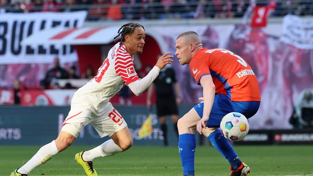 Umkurvt wie eine Slalomstange: Thomas Isherwood ist gegen Xavi Simons nur Statist.