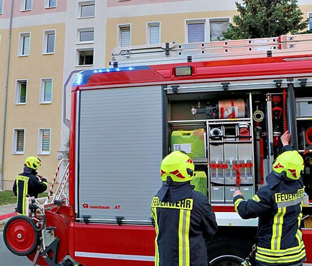 Jessens Feuerwehr kümmert sich am Samstag um einen Entstehungsbrand in einer Küche in der Ludwig-Hosch-Straße.