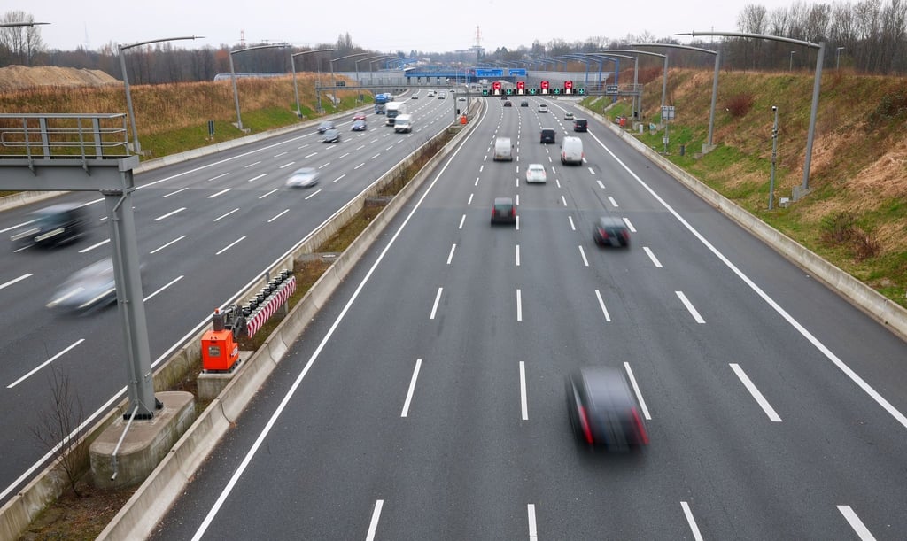 Normaler Verkehr herrscht auf der Autobahn A7.