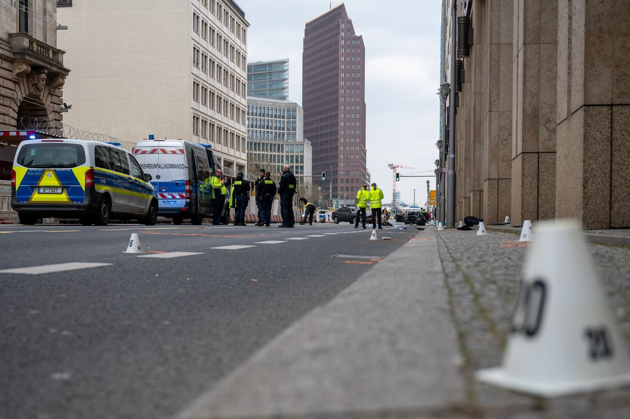 Verkehr: Schwerer Unfall In Berlin: Nach Mutter Stirbt Auch Kind