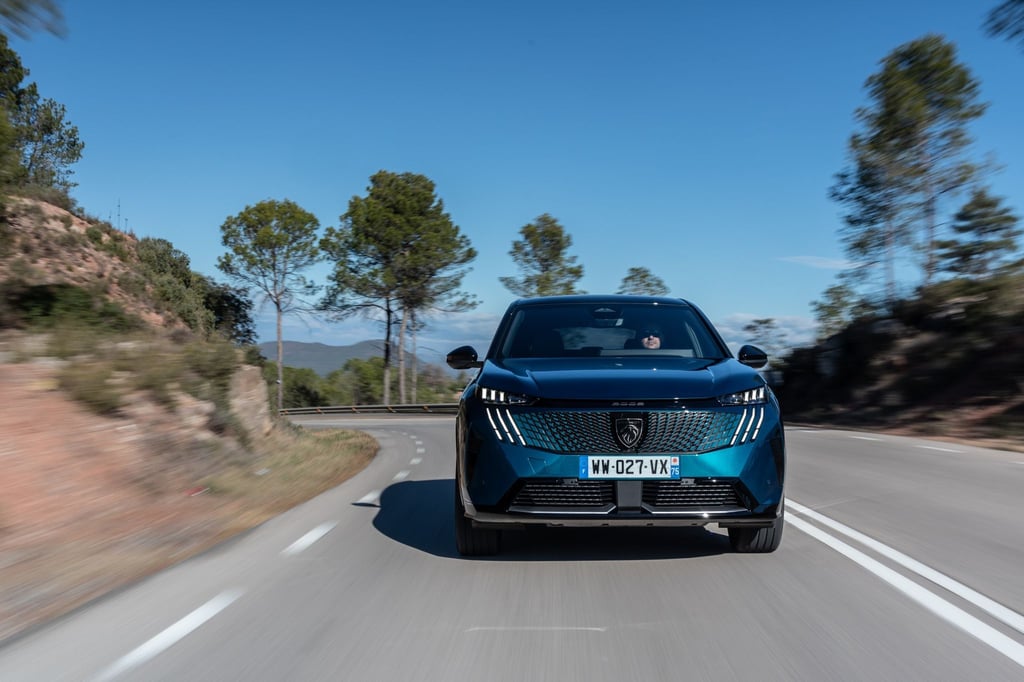 Elektrische Fahrt: Neben dem E-3008 bietet Peugeot aber auch noch eine Verbrenner-Version.