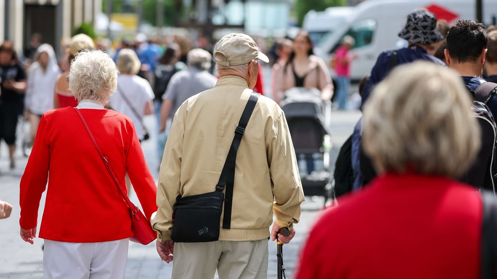 Die Menschen im Land und im Kreis Wittenberg werden älter. Wohl dem, der dann noch fit ist und nicht allein.