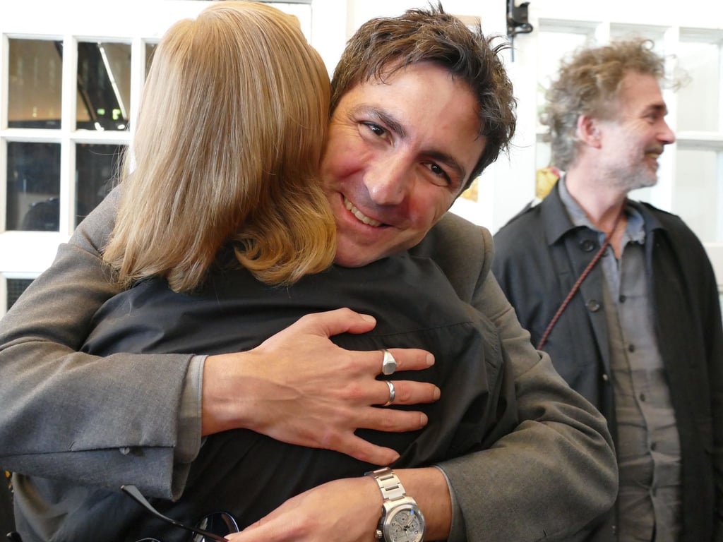 Ilker Çatak und Sandra Hüller begrüßen sich beim German-Films-Empfang.