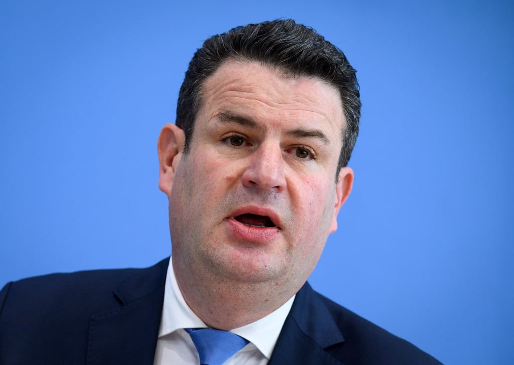 Hubertus Heil sei aber der festen Überzeugung, dass man in Krisenzeiten den Menschen nicht die soziale Sicherheit nehmen könne.