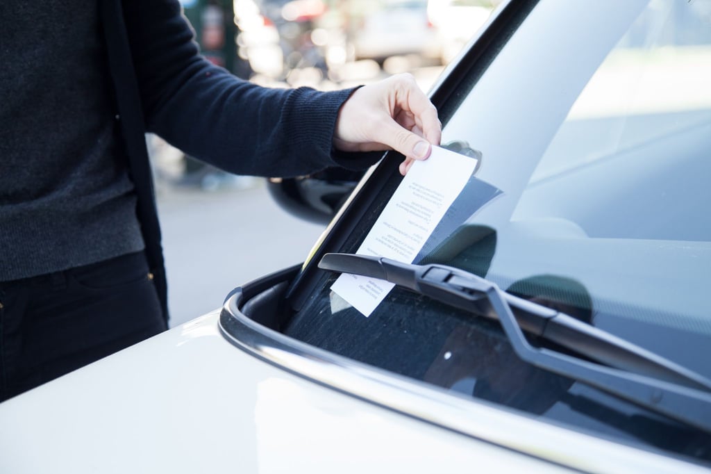 Ups - falsch oder zu lange geparkt? Das passiert so manchem und kostet in der Regel ein paar Euro. Doch dürfen Halterdaten auch nach Parkdelikten auf einem Supermarktparkplatz so einfach weitergegeben werden?
