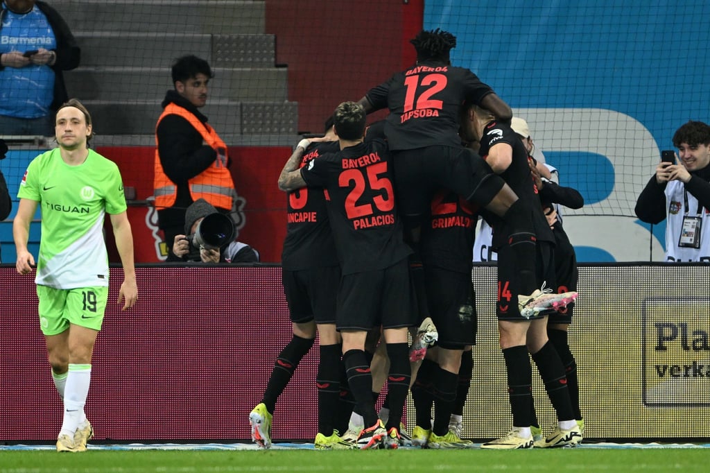 Leverkusen bleibt dank des Sieges gegen Wolfsburg zehn Punkte vor den Bayern.