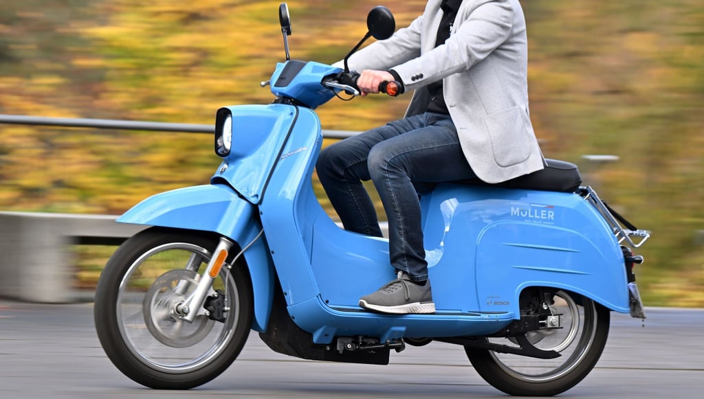 Modellvielfalt: Bei elektrischen Motorrollern gibt es mittlerweile auch optisch eine große Auswahl für viele Geschmäcker. Dennoch sollte vor dem Kauf des Wunschmodells immer eine ausreichend lange Probefahrt gemacht werden.