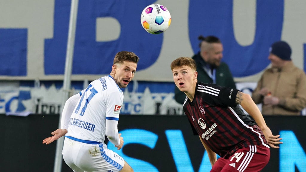 Alexander Nollenberger (l.) stand beim 1. FC Magdeburg gegen den 1. FC Nürnberg in der Startelf, konnte offensiv aber kaum Akzente setzen.