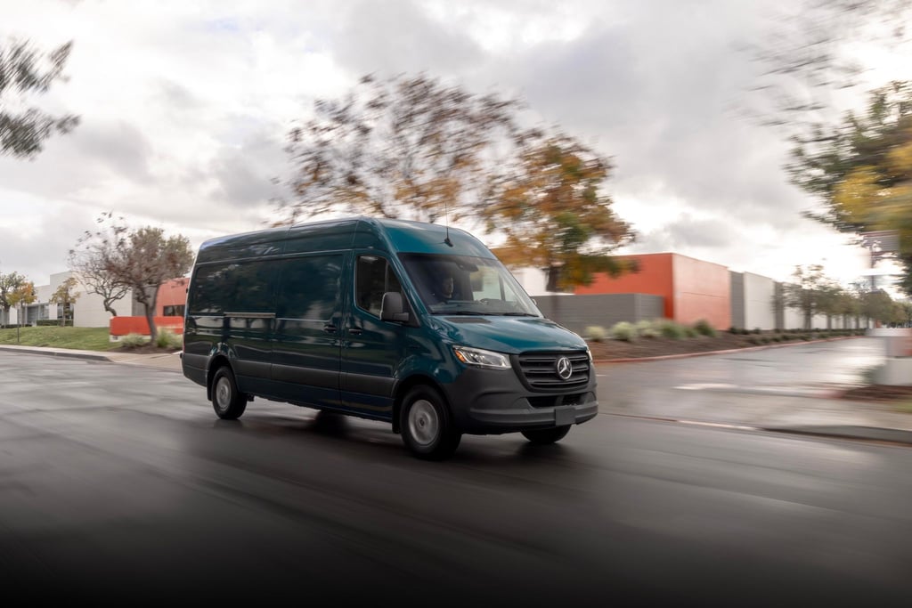 Elektrisches Update: Mercedes hat seinen eSprinter überarbeitet und mit einem verbesserten E-Antrieb und größeren Batterien ausgestattet. (zu dpa: „Neuer Mercedes eSprinter kommt mit deutlich mehr Reichweite“)