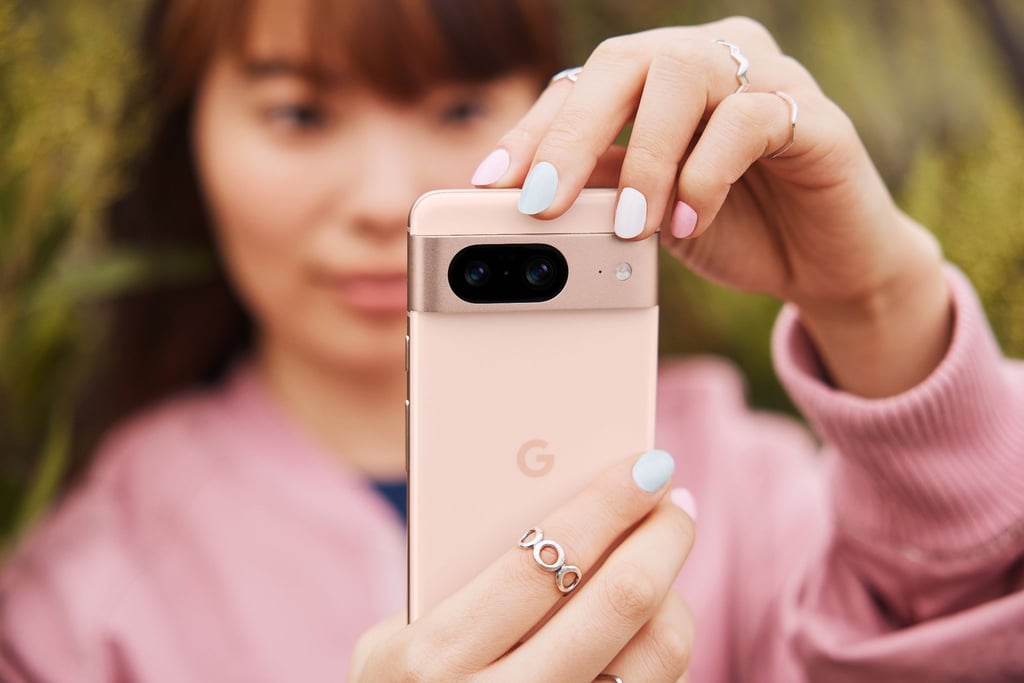 Neue Geste auf dem Google Pixel 8: „Circle to Search“ ermöglicht intuitive Suchanfragen.