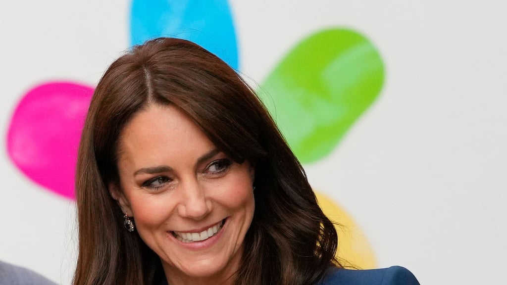 Nach ihrer Bauch-OP ist die britische Prinzessin Kate wieder zu Hause. Das erste Foto des Palasts mit ihrer Familie ist manipuliert gewesen, gab sie nun zu.