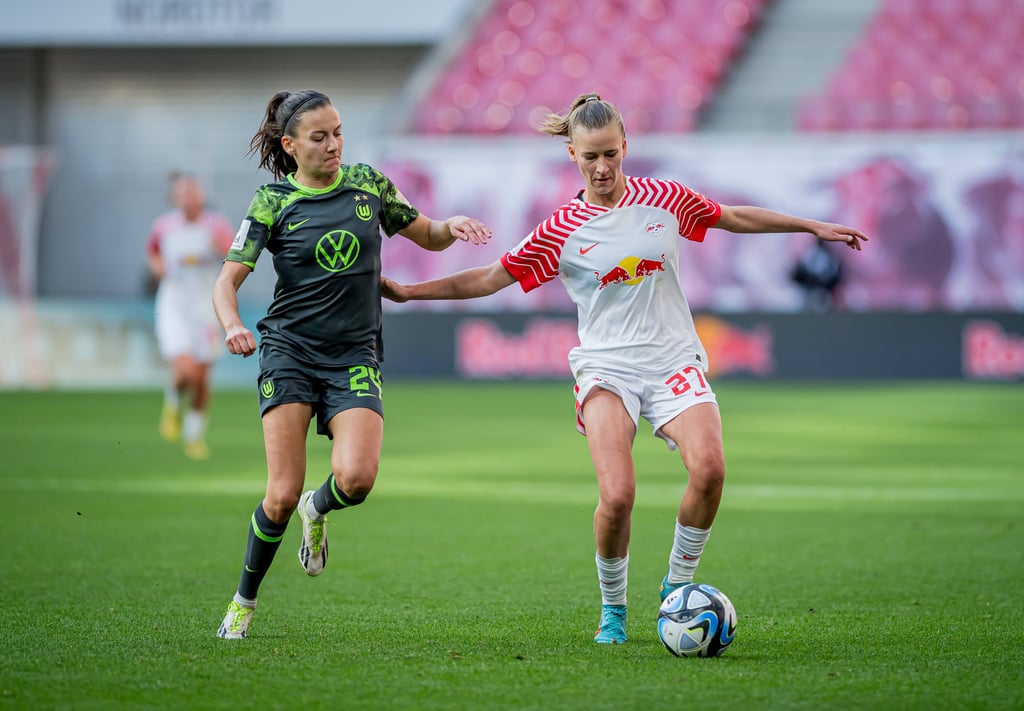 Marlene Müller im Duell mit dem VfL Wolfsburg.