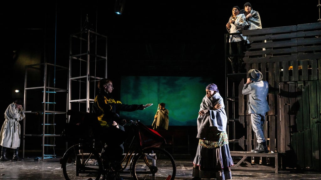 Die unterbrochene Premiere von "Das große Heft" am Theater der Altmark in Stendal soll am Sonnabend, 13. April 2024, fortgesetzt werden.