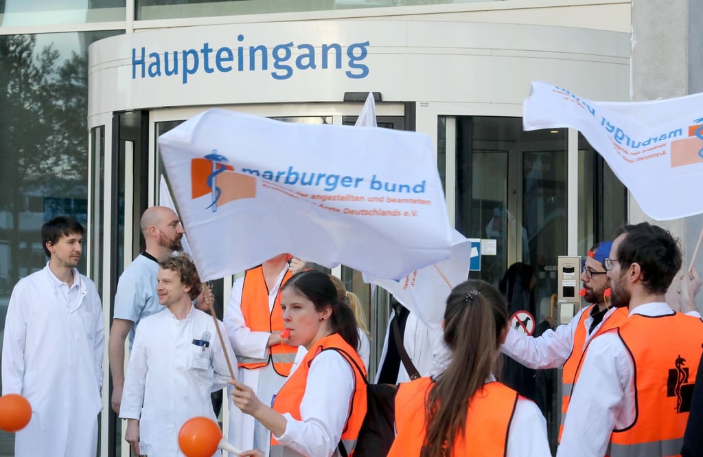 Ein früherer Ärzte-Warnstreik am Universitätsklinikum Jena.