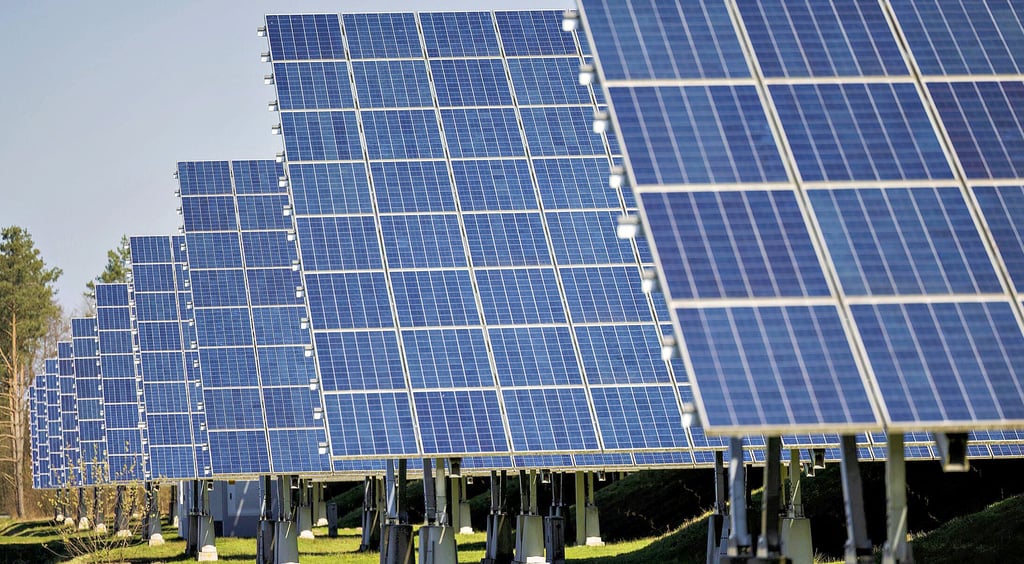 Auf einem Feld südlich von Hohenmölsen soll ein Solarpark mit Freiflächen-Photovoltaik entstehen (Symbolfoto).