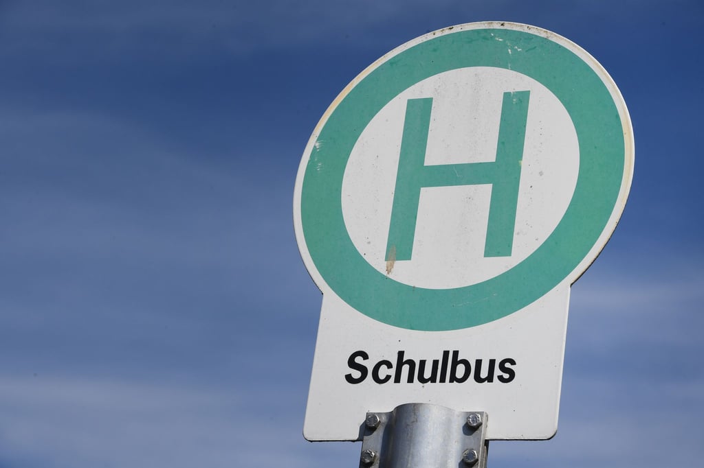 Die Schulpflicht gilt trotz Streik. (zu dpa: „Wenn kein Schulbus fährt: Darf mein Kind zu Hause bleiben?“)
