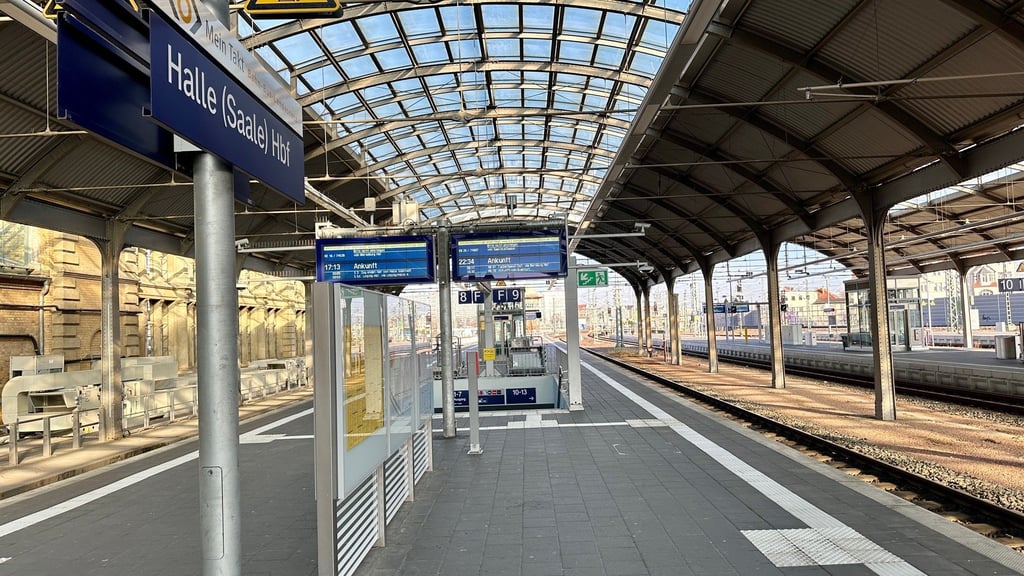 Gähnende Leere auf Bahnsteigen in Halle: Der Streik der Lokführer sorgt für massive Zugausfälle.