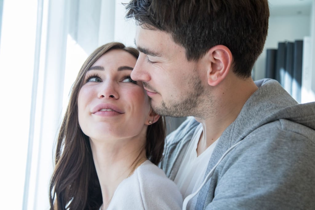 Gelangt ein zärtlich gehauchte Kosenamen wie „Muschi“, „Baby“ oder „Honigschnecke“ an fremde Ohren, kann das für die liebkoste Person verletzend sein.