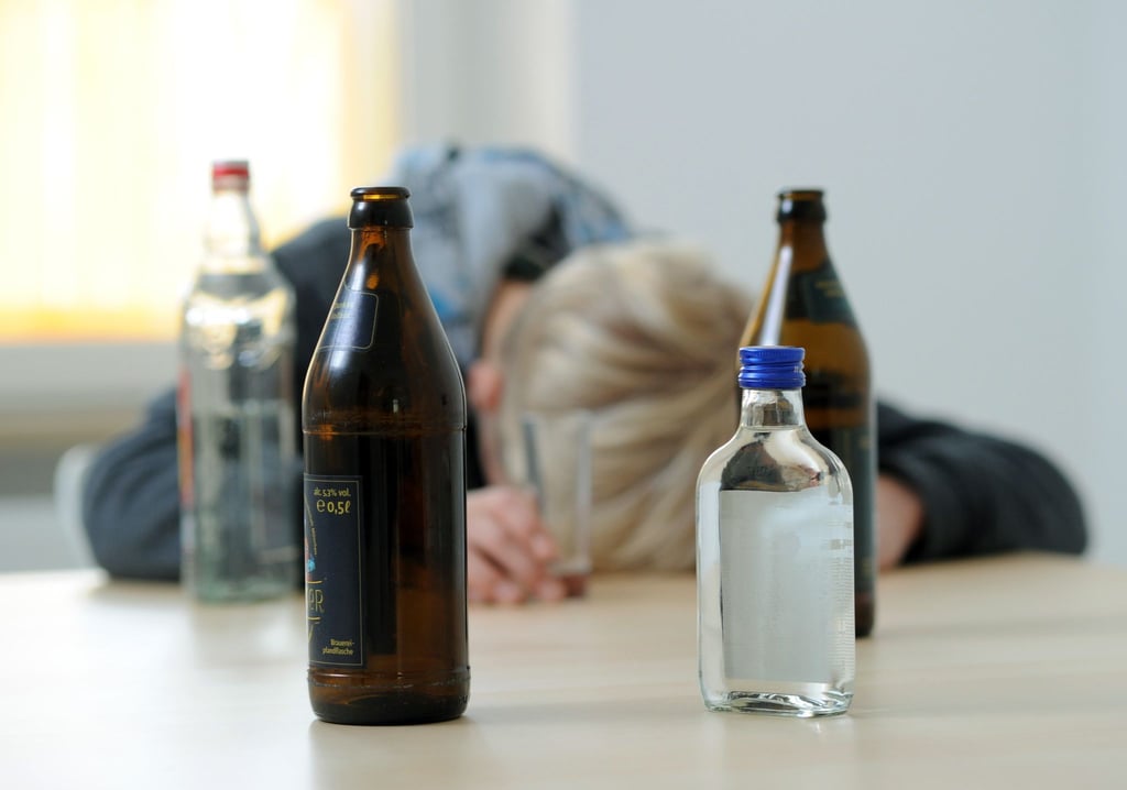 Aua, das gibt morgen Kopfschmerzen. Eltern sprechen ungesundes Trinkverhalten ihrer Kinder besser erst an, wenn diese wieder nüchtern sind.