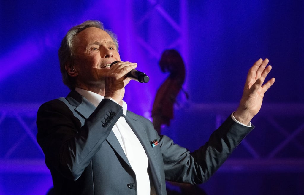 Peter Kraus steht beim Tourauftakt seiner „Meine Hits - Meine Idole“-Tour auf der Bühne.