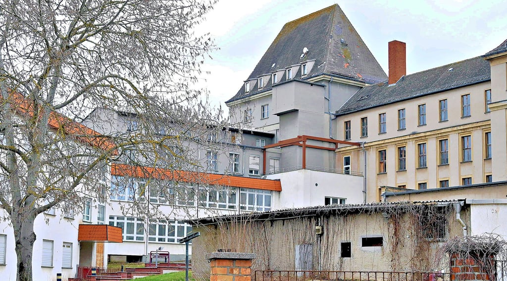 Das alte Krankenhaus von Hohenmölsen steht seit 2008 leer und gehört seit 2017 Sozial-Konzept AG um Vorstand Udo Unbehaun.