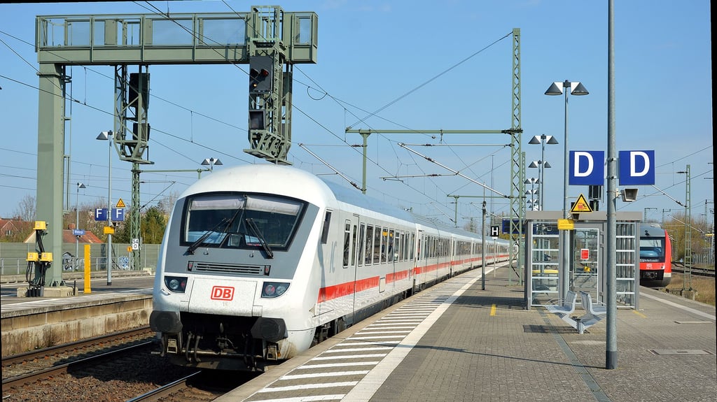 Ein ICE im Bahnhof Wittenberge: Die DB Energie GmbH möchte mit der neuen 110-kV-Bahnstromleitung „Insel-Wittenberge“ vor allem die Bahnstrecke „Berlin-Hamburg“ versorgen.