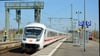 Ein ICE im Bahnhof Wittenberge:  Die DB Energie GmbH möchte mit der neuen 110-kV-Bahnstromleitung „Insel-Wittenberge“ vor allem die Bahnstrecke „Berlin-Hamburg“ versorgen. 