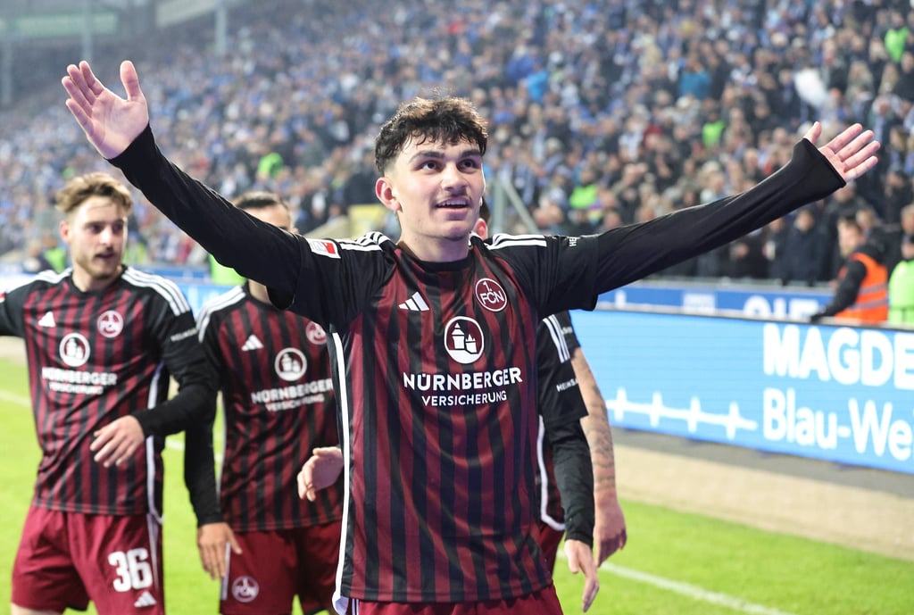 Can Uzun vom 1. FC Nürnberg traf gegen den 1. FC Magdeburg und steht nun vor einem Wechsel zu Eintracht Frankfurt.