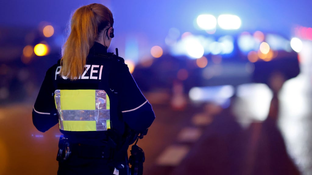 Nach einem Unfall auf der B1 zwischen Möser und Pitzpuhl war die Bundesstraße komplett gesperrt.