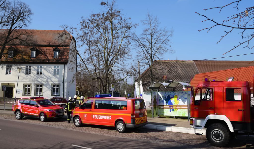 Am Freitag wurden Feuerwehrleute zu einem potenziellen Gift-Fund in Wulfen gerufen. Bei Aufräumarbeiten in einem Hortgebäude waren Ampullen gefunden worden.