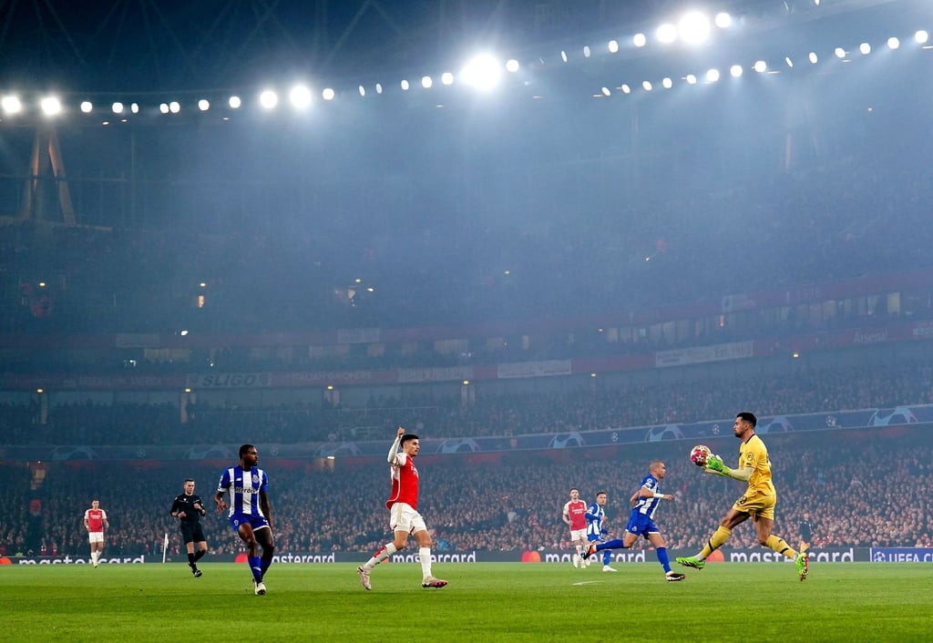 In der ersten Hälfte fand Arsenal nach einem feinen Pass von Ödegaard eine Lücke, Trossard verwandelte zur Führung.