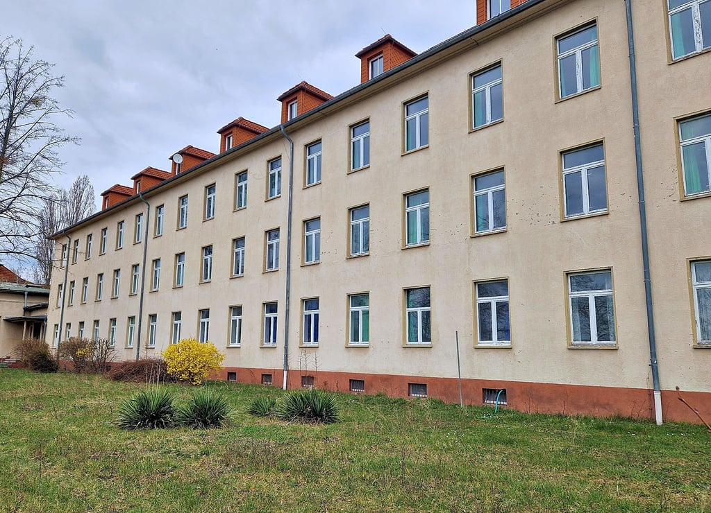 Auch die Pflege der Außenanlagen an der Gemeinschaftsunterkunft könnte zu den Arbeiten gehören.