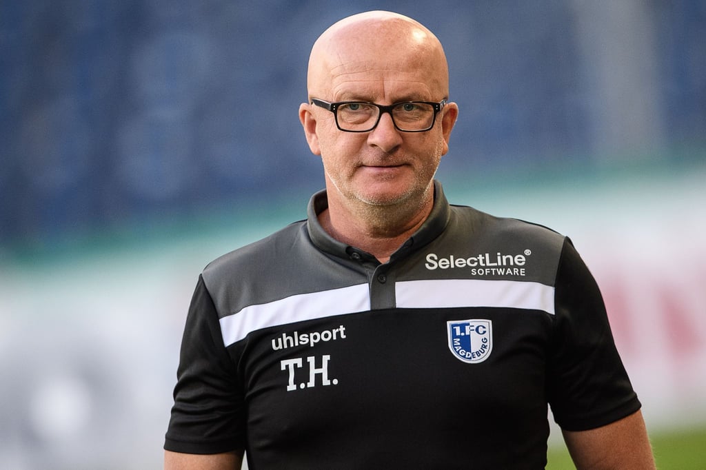 Magdeburgs Nachwuchs-Chef Thomas Hoßmang ist vor dem Spiel im Stadion.