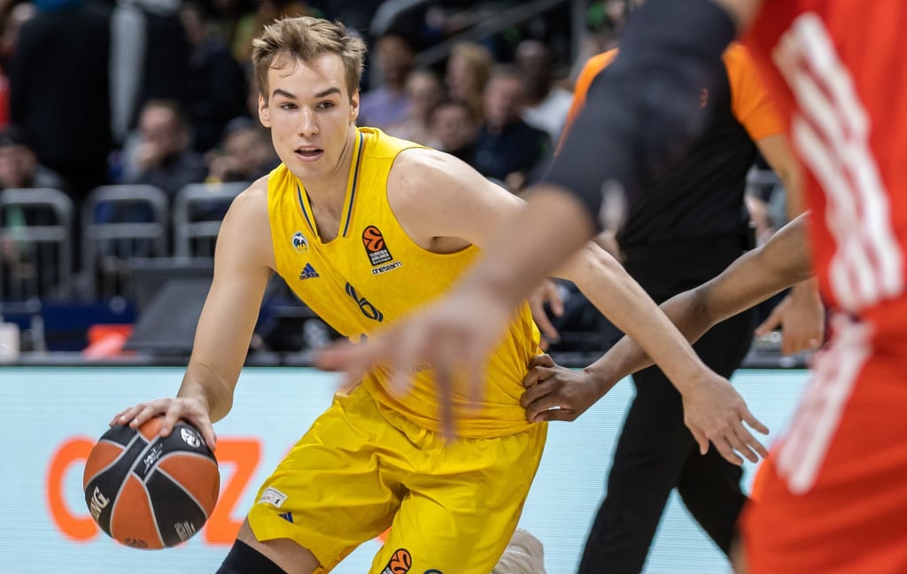 Malte Delow hat seinen Vertrag bei Alba Berlin verlängert.