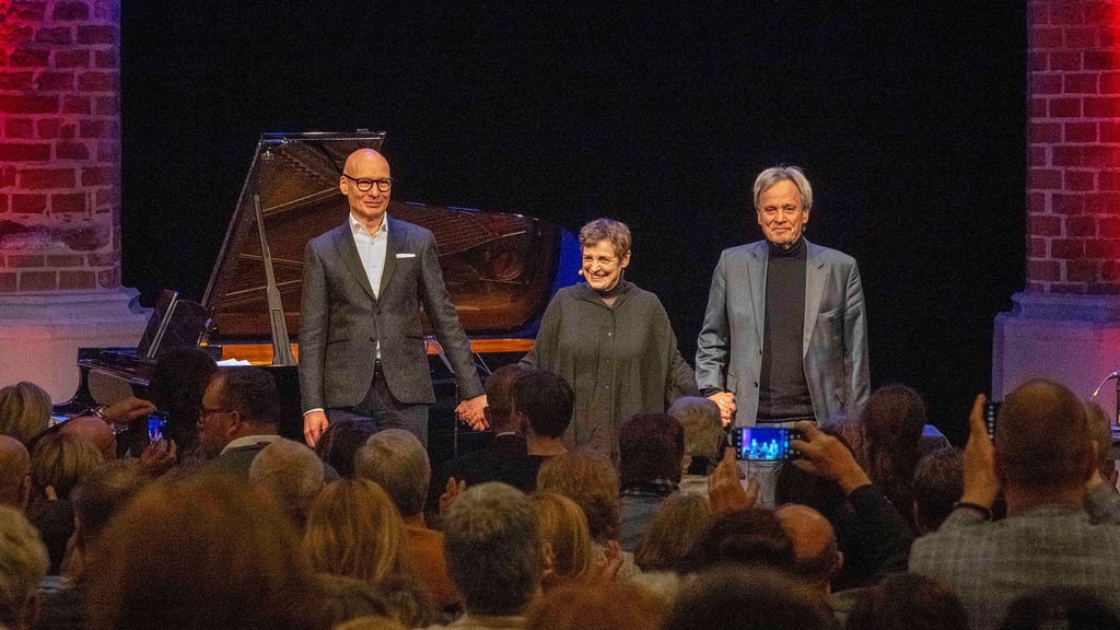 Zahlreiche Veranstaltungen des Kurt-Weill-Festes - wie mit Katharina Thalbach (M.) in der Marienkirche - waren ausverkauft. Die Festivalmacher sind begeistert von den Künstlern und der Publikunmsresonanz.