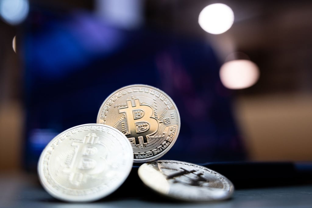 Bitcoin ist eine dezentrale digitale Währung, die ohne eine Zentralbank oder einen Verwalter auskommt.