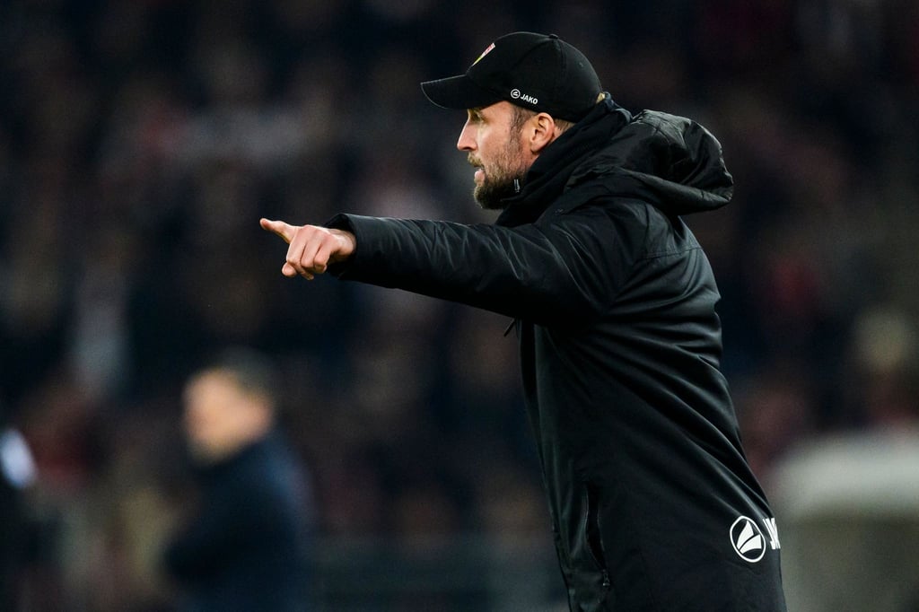 Stuttgarts Trainer Sebastian Hoeneß freut sich über die Berufung von vier VfB-Profis in die Nationalmannschaft.