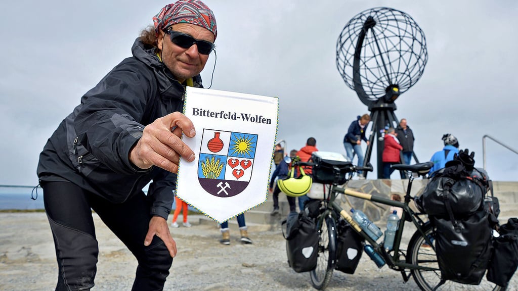 Hoch hinaus: Weltenradler Thomas Meixner am Nordkap, dem nördlichsten Punkt Europas