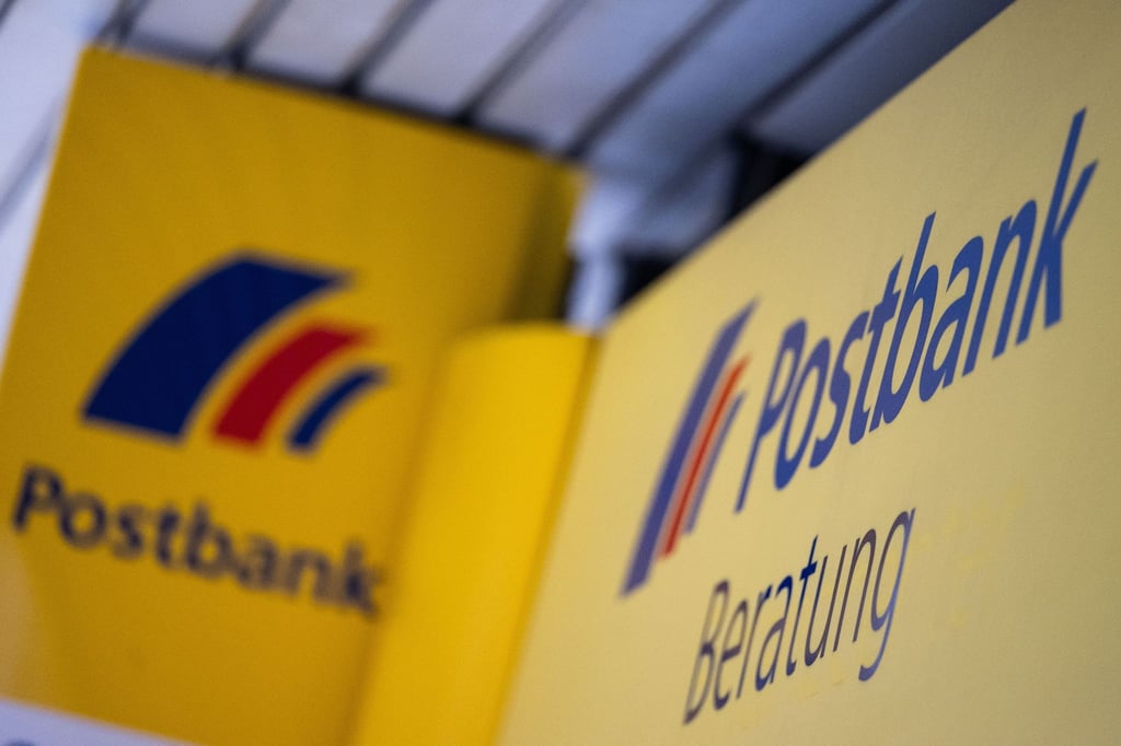 Verdi fordert für etwa 12.000 Beschäftigte im Deutsche-Bank-Konzern mit einem Postbank-Tarifvertrag 15,5 Prozent mehr Geld, mindestens jedoch eine Anhebung der Gehälter um 600 Euro.